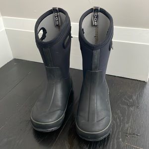 Kids size 2 Bogs